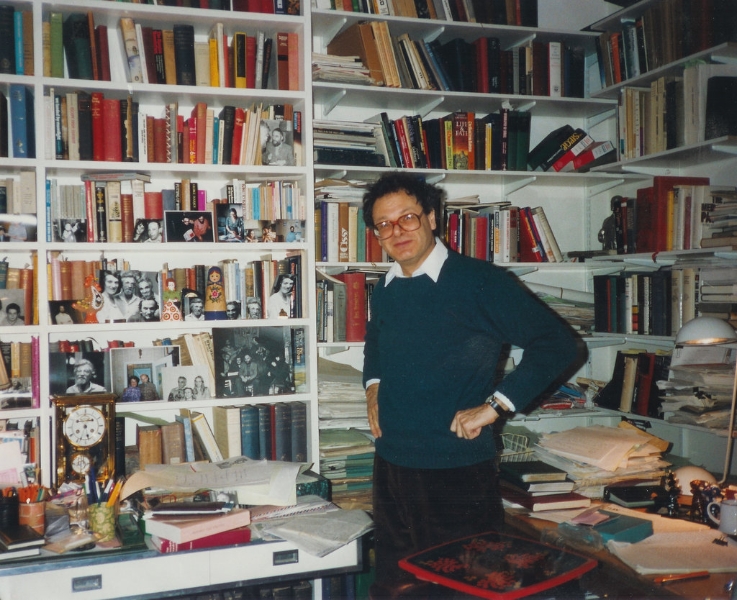 martingilbertinhisstudywithphotosoftherefusniksjpg