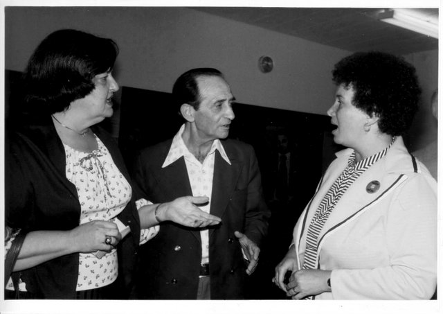 Представителя Объединенного совета Айрин Маниковски (слева) и Инид Вертмат встречаются в Израиле с депутатом Кнессета Хаимом Ландау.