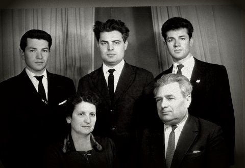Kosharovsky family. L-R fist row: Sima Galinsky and Mikhael Kosharovsky; second row: Yuli, Daniel, Leonid Kosharovsky, Sverdlovsk, 1965. Kosharovsky family. L-R fist row: Sima Galinsky and Mikhael Kosharovsky; second row: Yuli, Daniel, Leonid Kosharovsky, Sverdlovsk, 1967.
