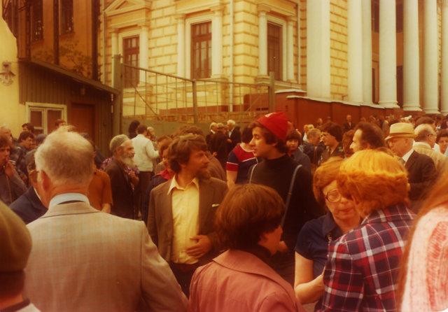 Saturday "on the Hill" near the synagoge. In the center Yuli Kosharovsky and Lev Genkin SSaturday "on the Hill" near the synagoge. In the center Yuli Kosharovsky and Lev Genkin