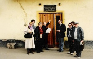 Перед культурным центром имени Соломона Михоэлса. 