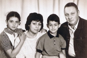 Семья Мушинских: Катя, Римма, Саша и Владимир